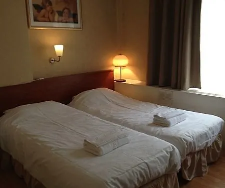 Otel Neerlandia 2*